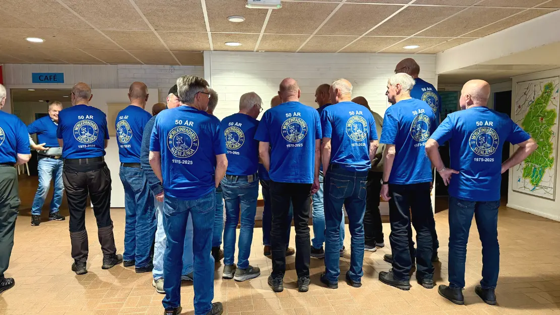 Ryggbild på morgonbadarna.