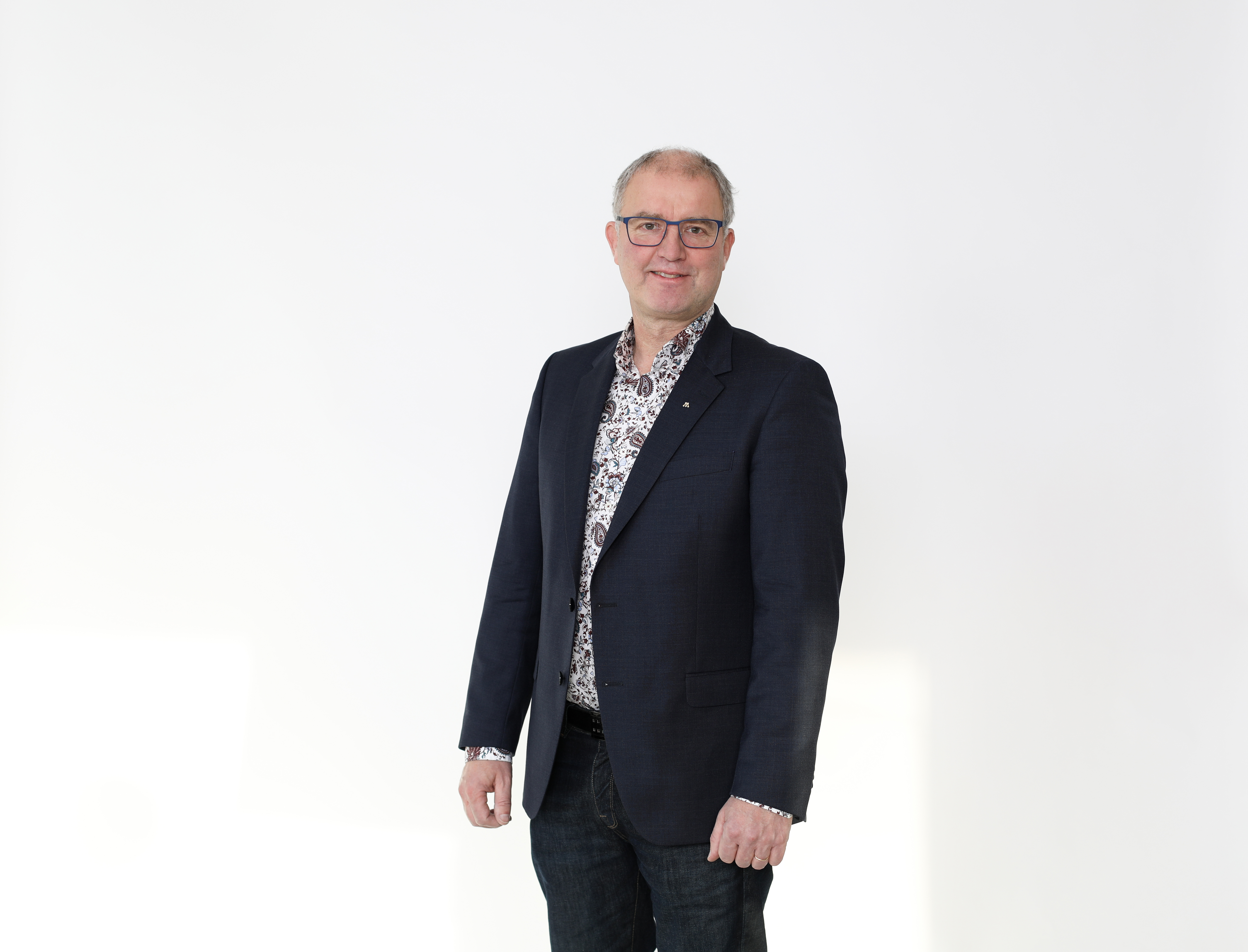 Johan Björkman ler mot kameran.