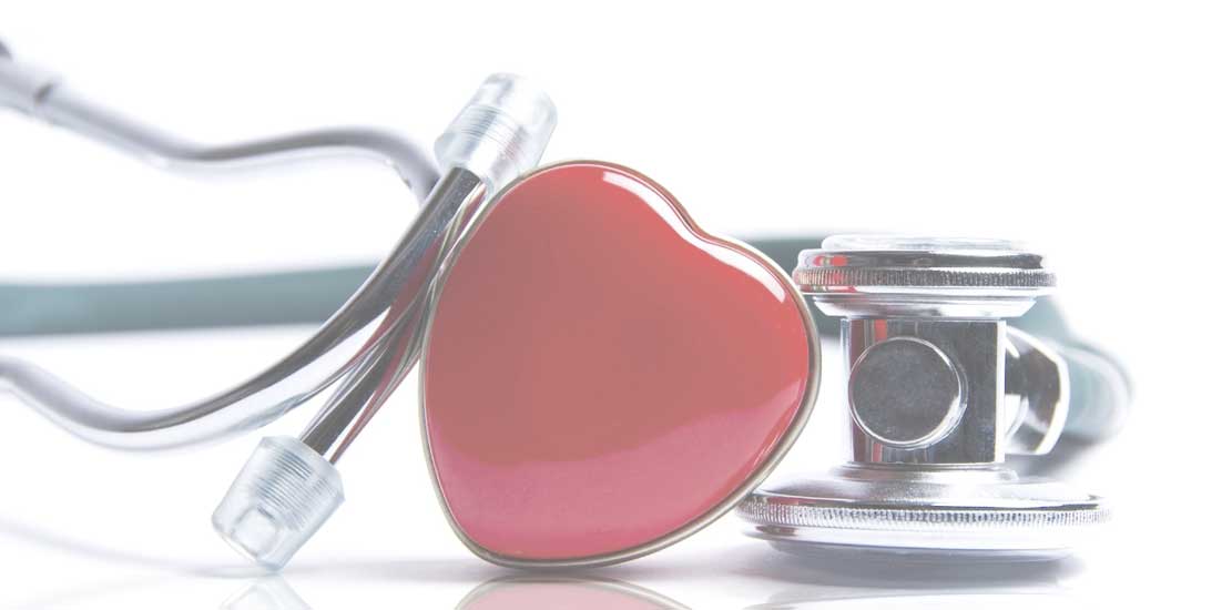 stetoskop och ett rött hjärta