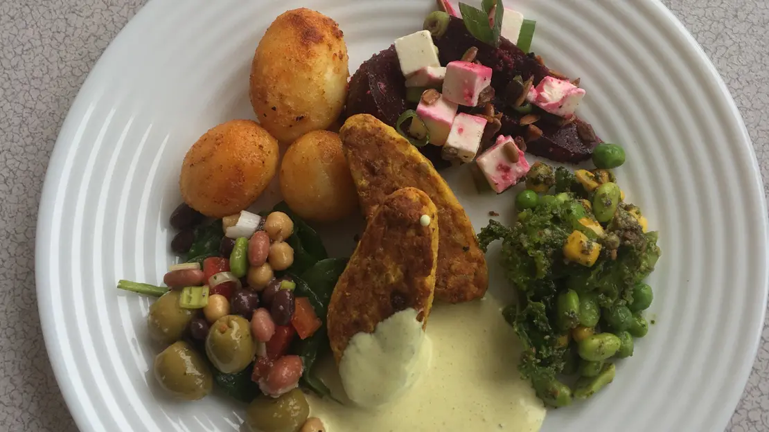 indisk hirsnuggets med potatis och grönsaker till