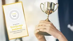 Händer håller upp en pokal bredvid diplom för andra plats i Bästa Tillväxt 2025.