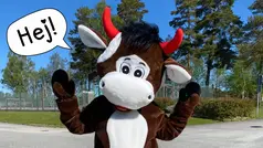 Tjuris vinkar med båda armar och säger Hej. Det är en pratbubbla som det står Hej i. 