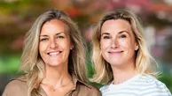 Närbild på psykologerna Maria och Kajsa. De ler och är glada. 
